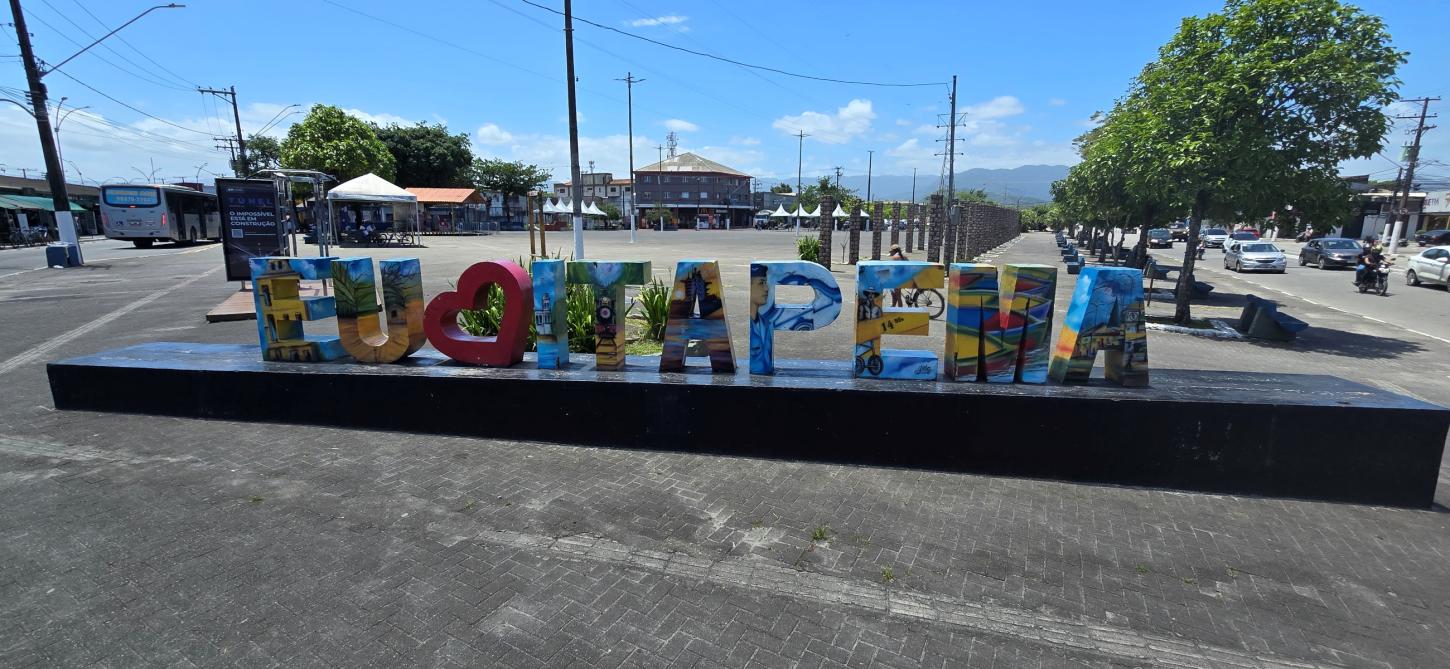 Guarujá reúne serviços de acolhimento e proteção às mulheres em ação do Agosto Lilás